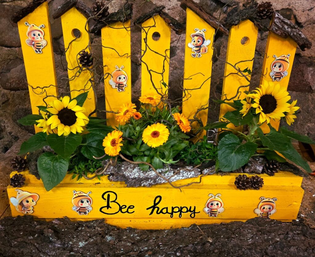 Kleine Gartenwelten – Blumen- & Kräuterkästen